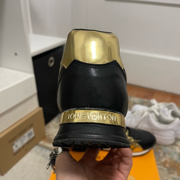 Fair Used Men Size 9 (Euro Sz 42) Louis Vuitton Run Away Sneakers Monogram Logo - Picture 14 of 16